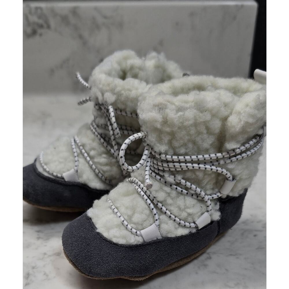 Robeez Faux-fur/lace up/winter boots/Charcoal sherpa/ size 1